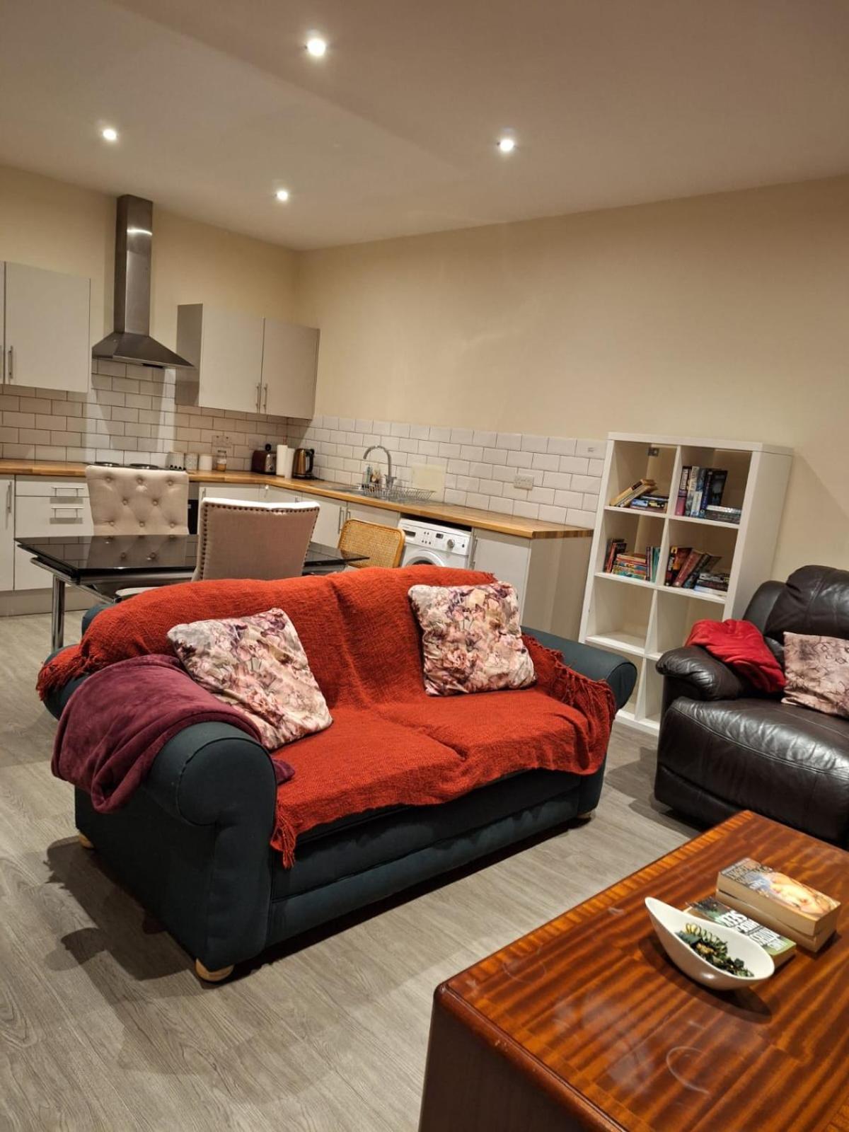 Central Long Eaton Home: Spacious Apartment with High-Speed Wi-Fi Exterior photo