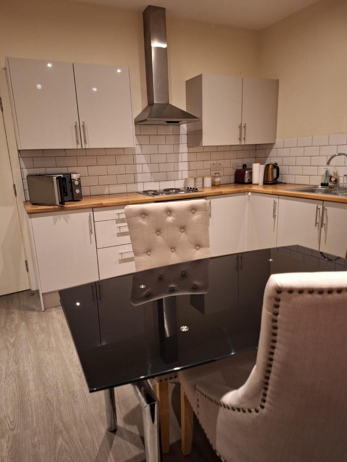 Central Long Eaton Home: Spacious Apartment with High-Speed Wi-Fi Exterior photo