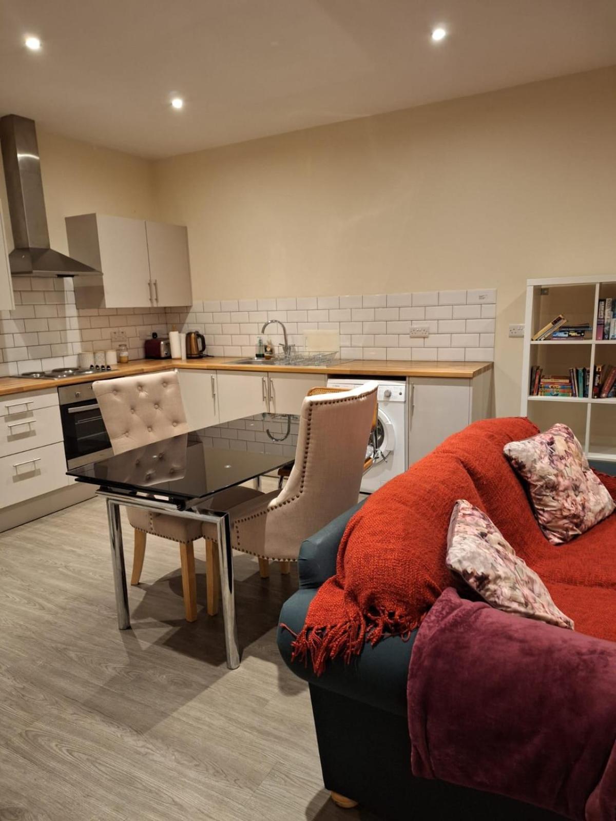 Central Long Eaton Home: Spacious Apartment with High-Speed Wi-Fi Exterior photo